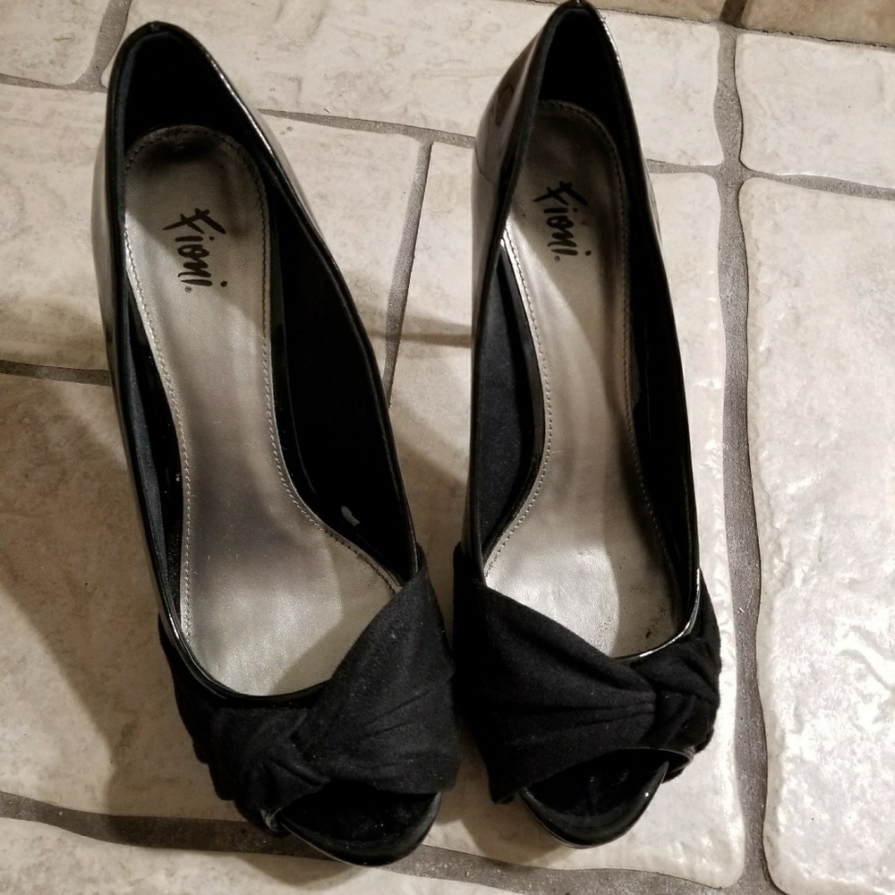 Fioni Black peep toe heels